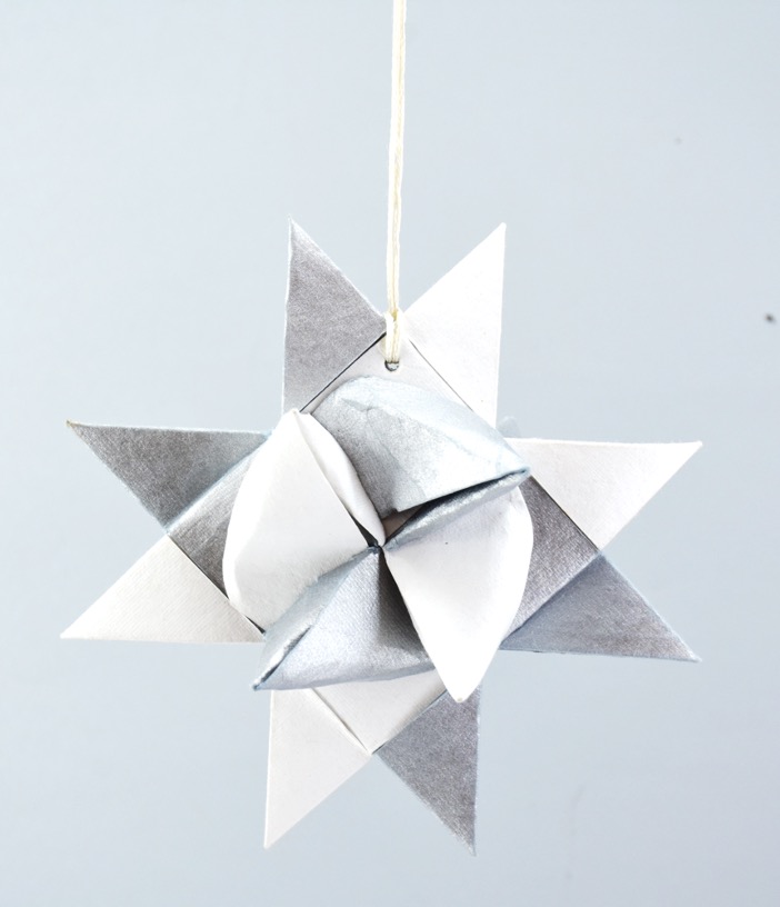 Paper 3d Hanging Star White Silver 15cm Gift