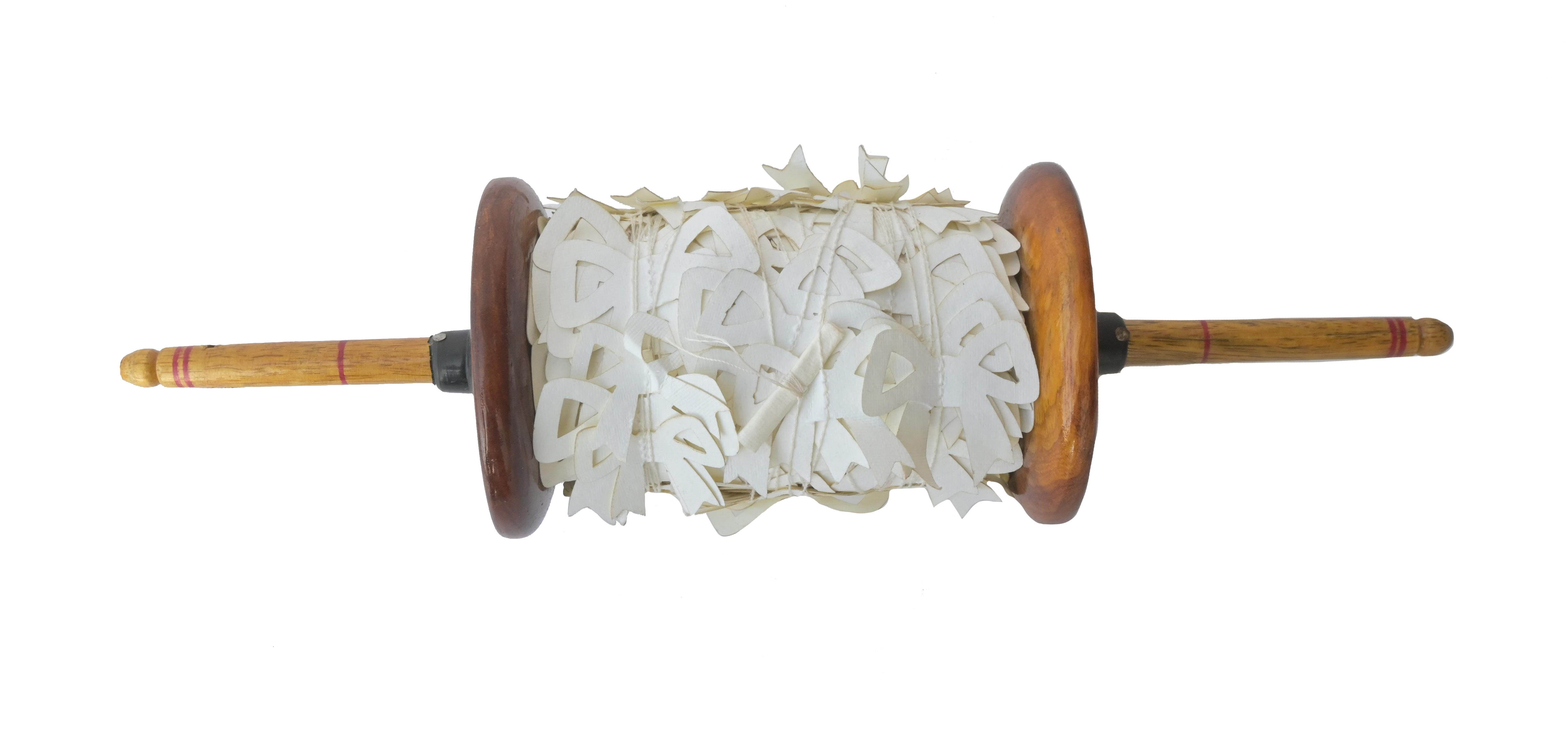 Bow Shape Garland On Spool White 25m Gift