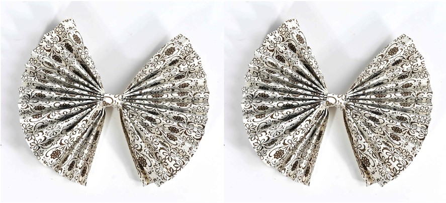 Set Of 2 Printed Paper Bow  In A Box  Gold Gift