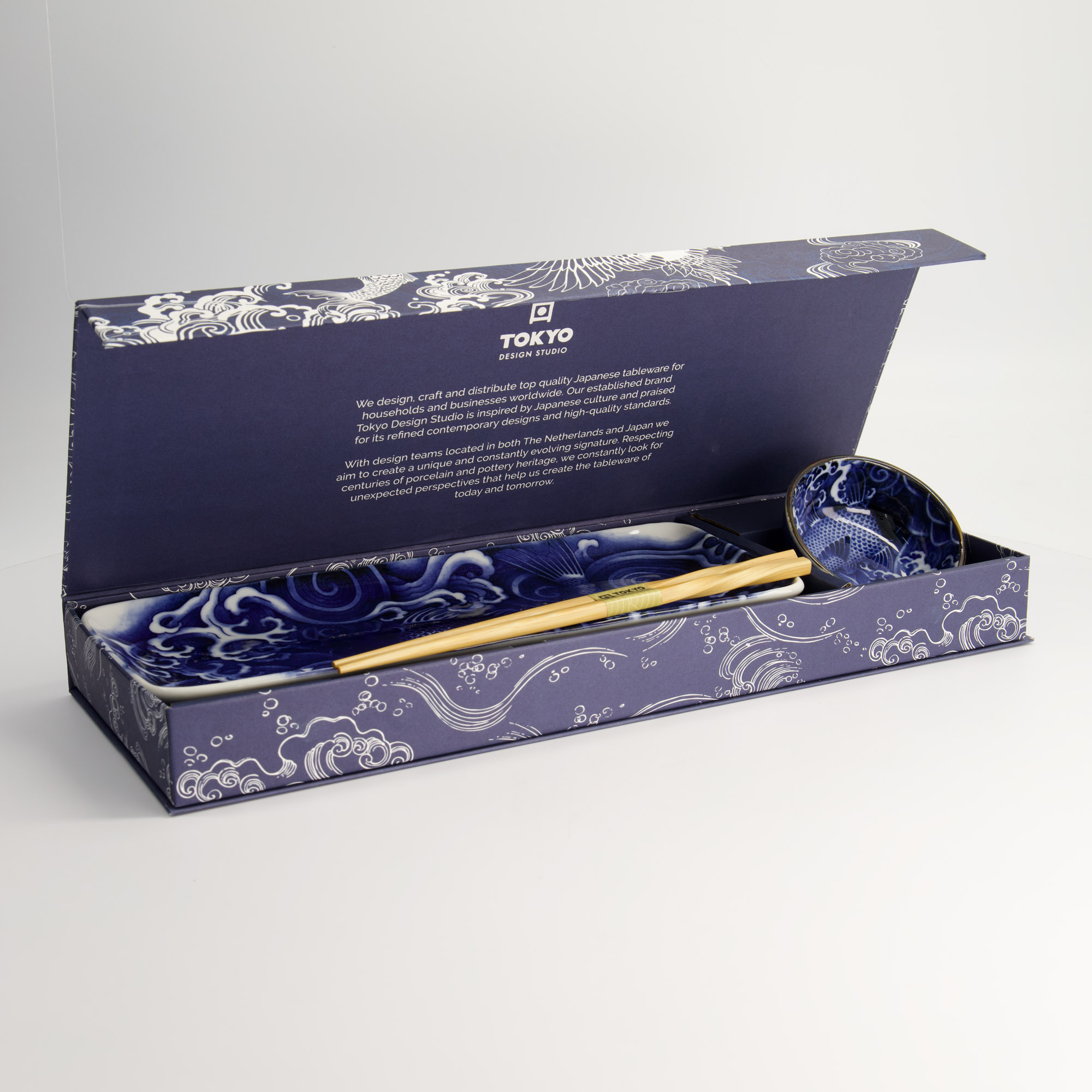 Japonism Carp Sushi Giftset 3pcs Blue 28.5x14cm + 9x3cm Incl. Chopsticks 21519 1/12 Gift