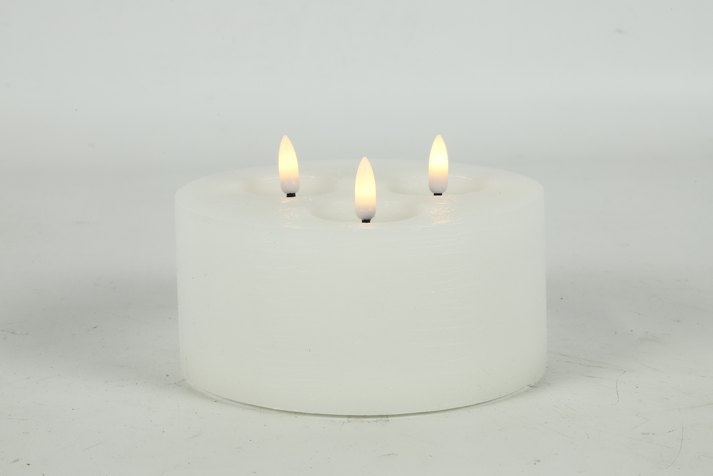 Pillar Candle 15cm Led Rd Lyon S White Gift